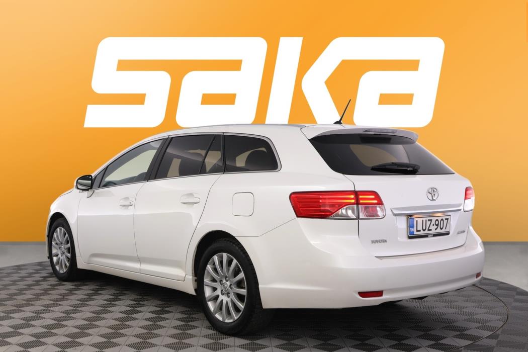 TOYOTA Avensis 2013