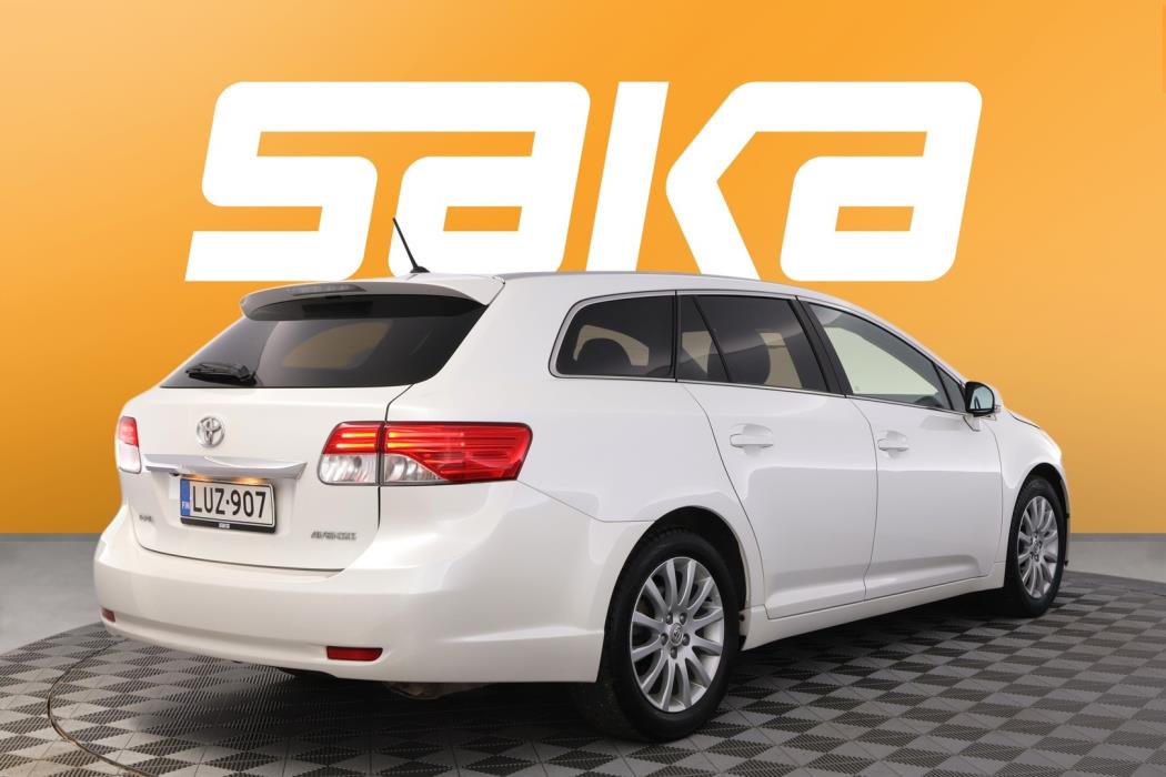 TOYOTA Avensis 2013
