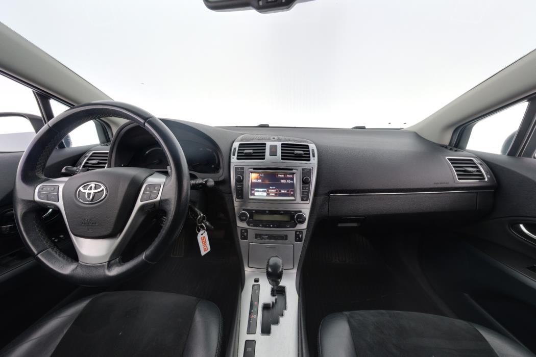 TOYOTA Avensis 2013