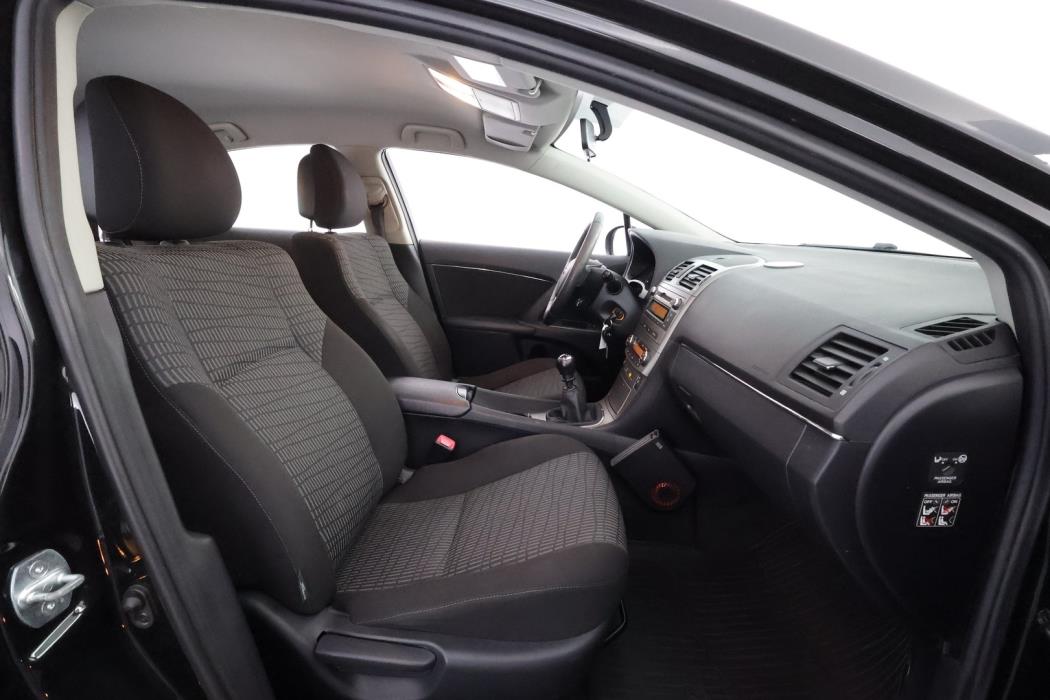 TOYOTA Avensis 2011