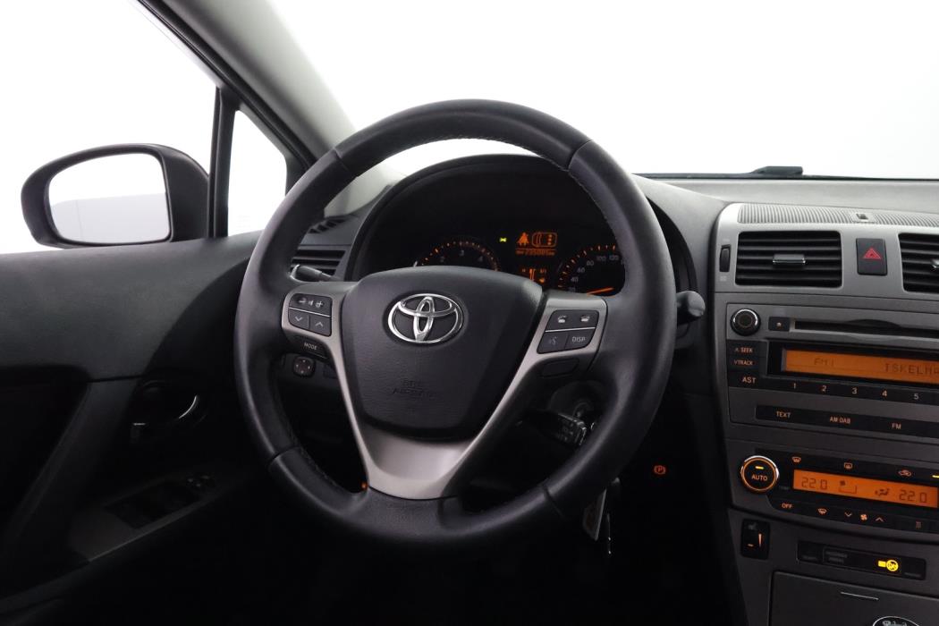 TOYOTA Avensis 2011