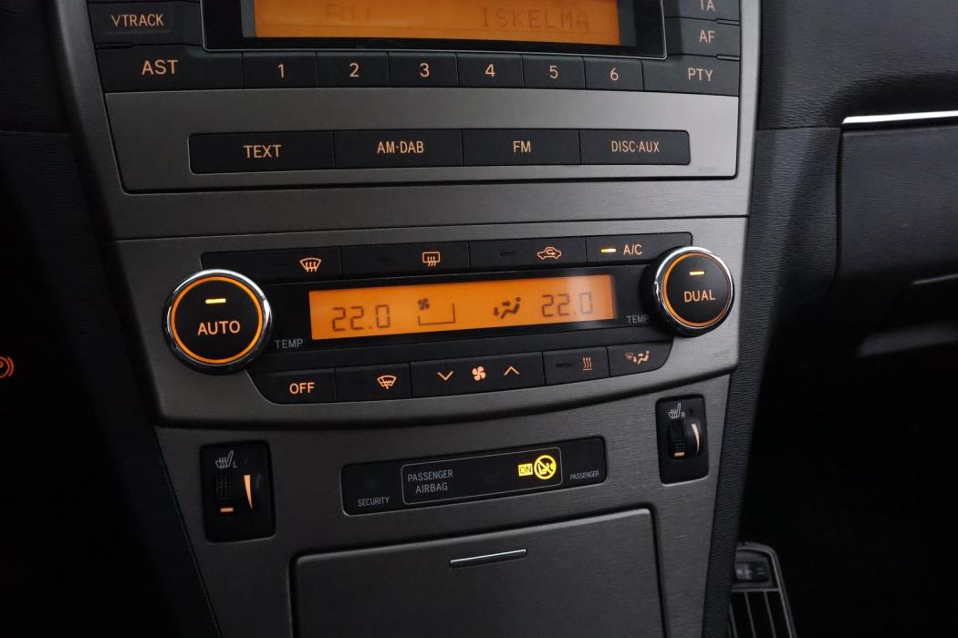 TOYOTA Avensis 2011