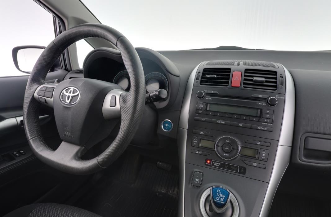 TOYOTA Auris 2011