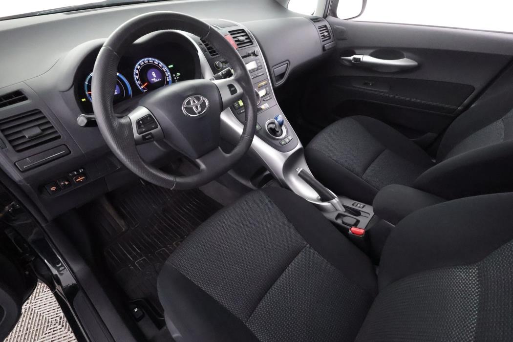 TOYOTA Auris 2011