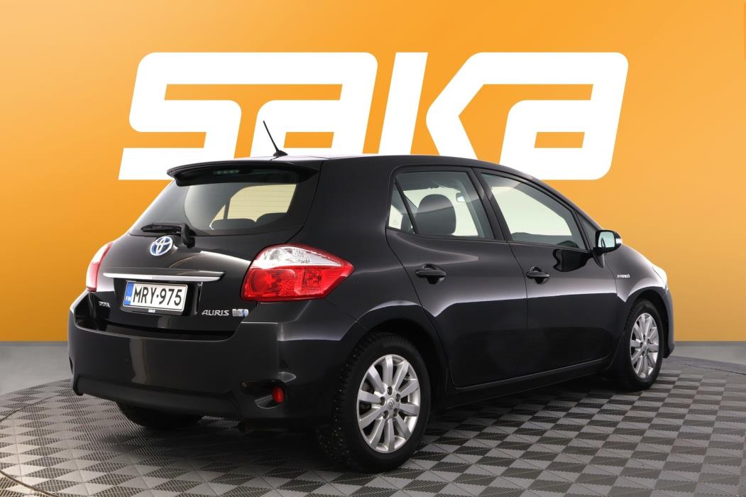 TOYOTA Auris 2011