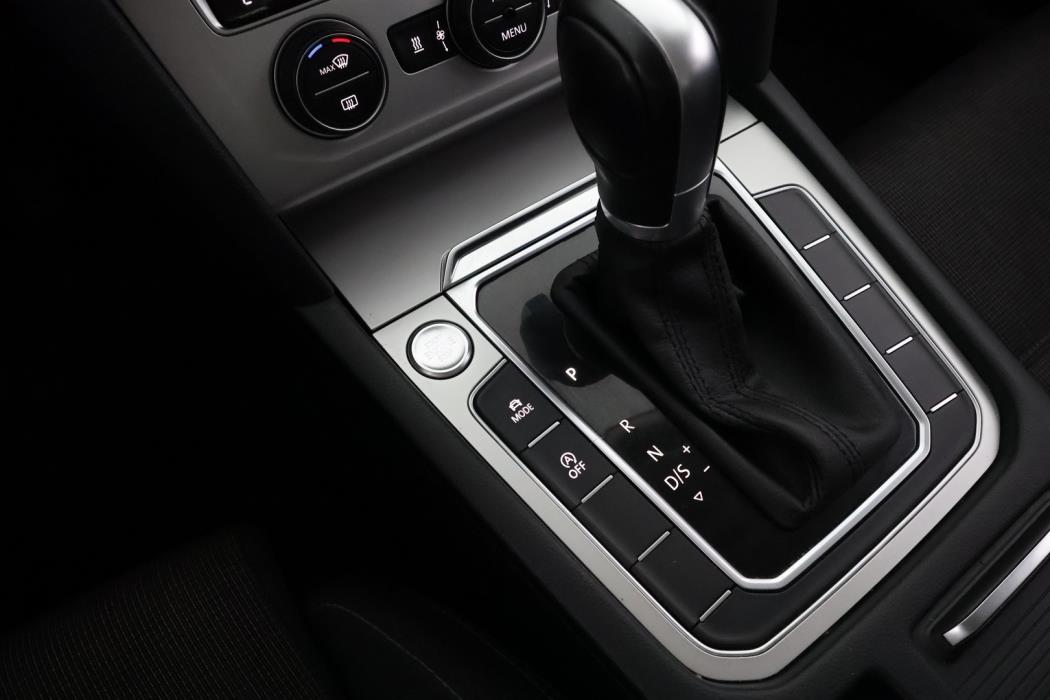 VOLKSWAGEN Passat 2019