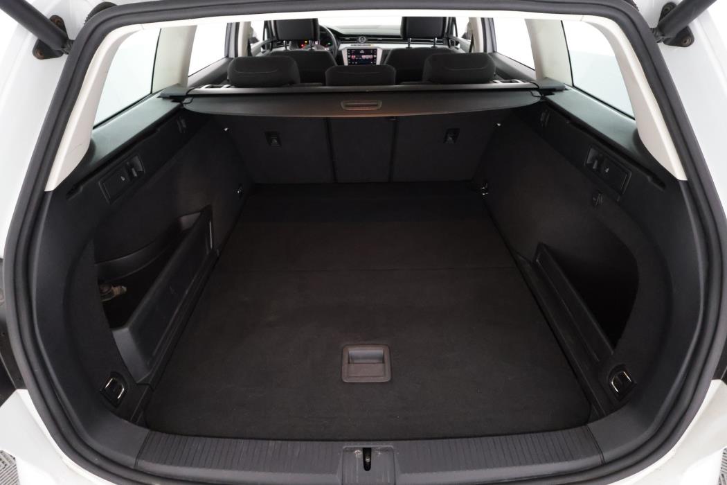 VOLKSWAGEN Passat 2019