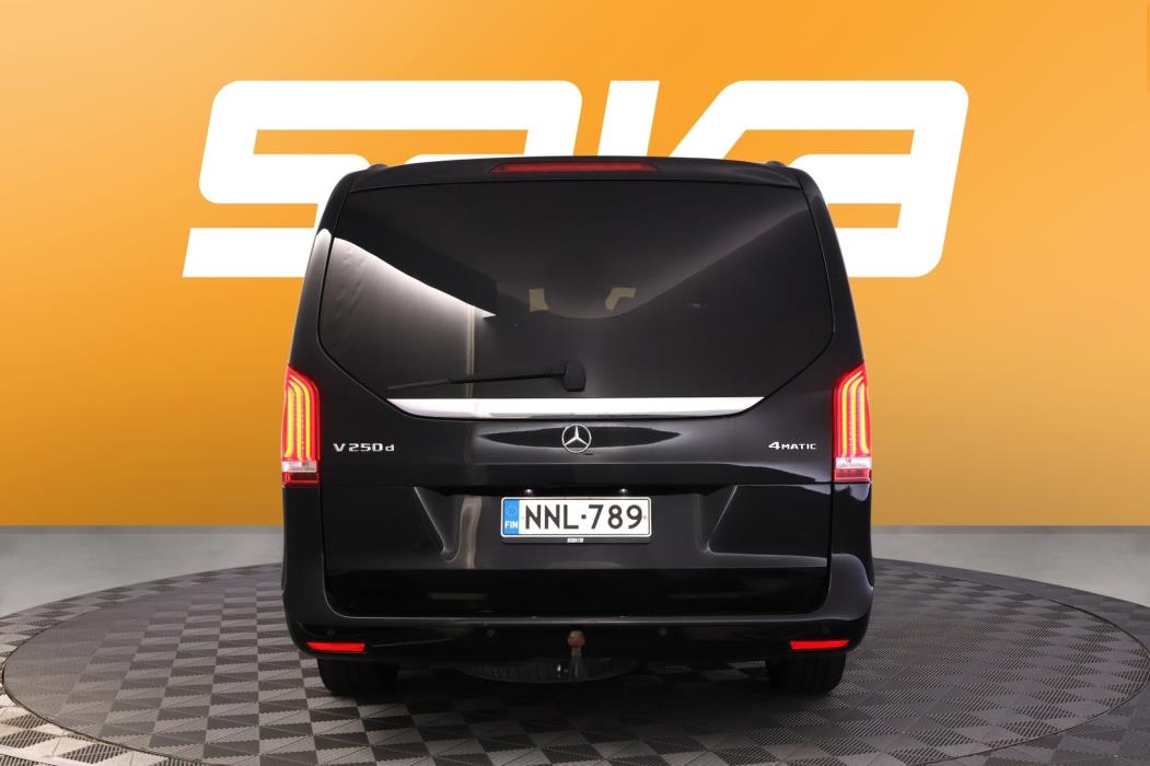MERCEDES-BENZ V 2016