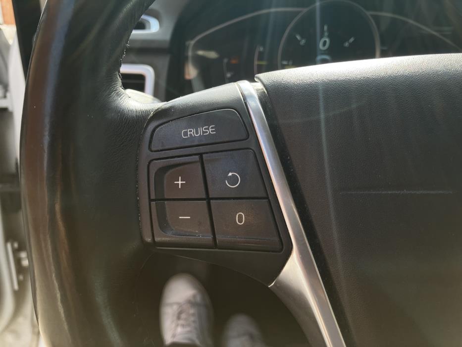 VOLVO V70 2014