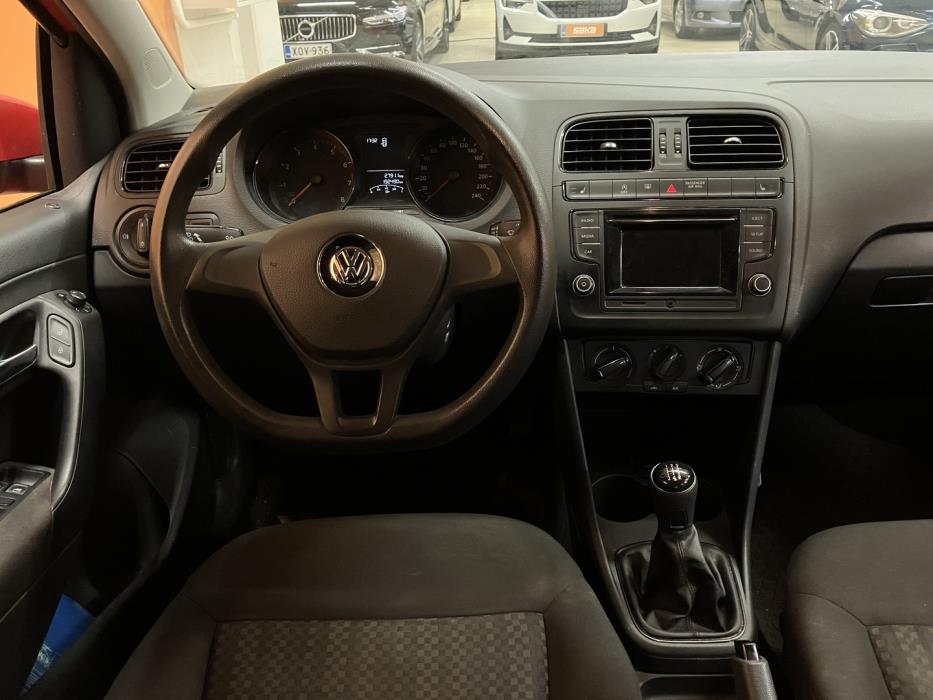 VOLKSWAGEN Polo 2016