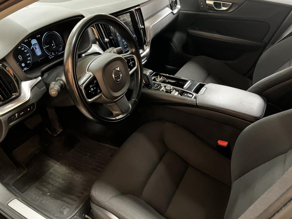 VOLVO V60 2020