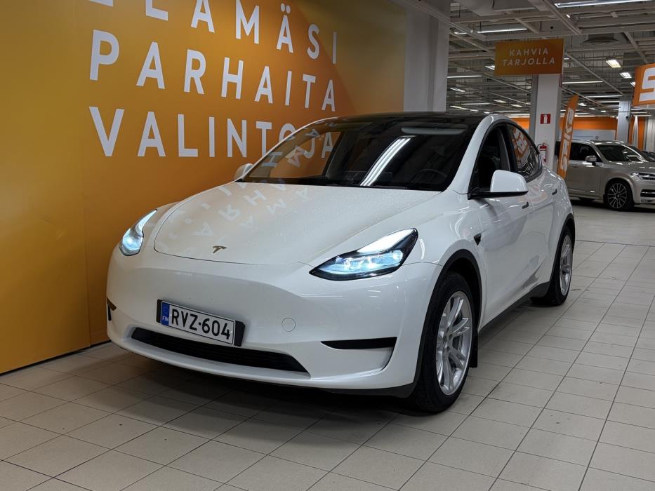 TESLA Model Y 2024