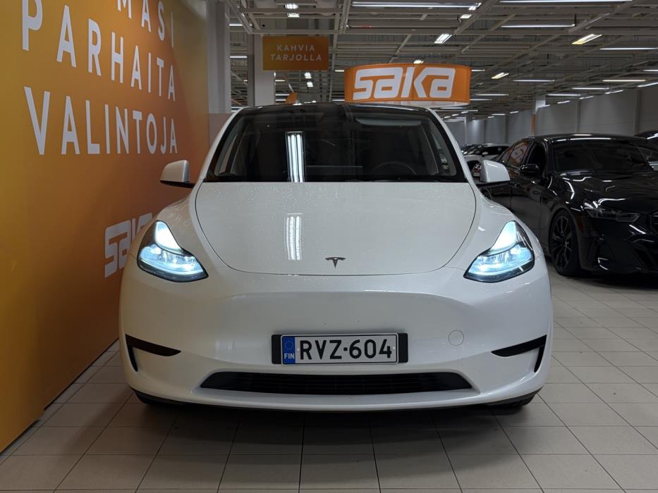 TESLA Model Y 2024