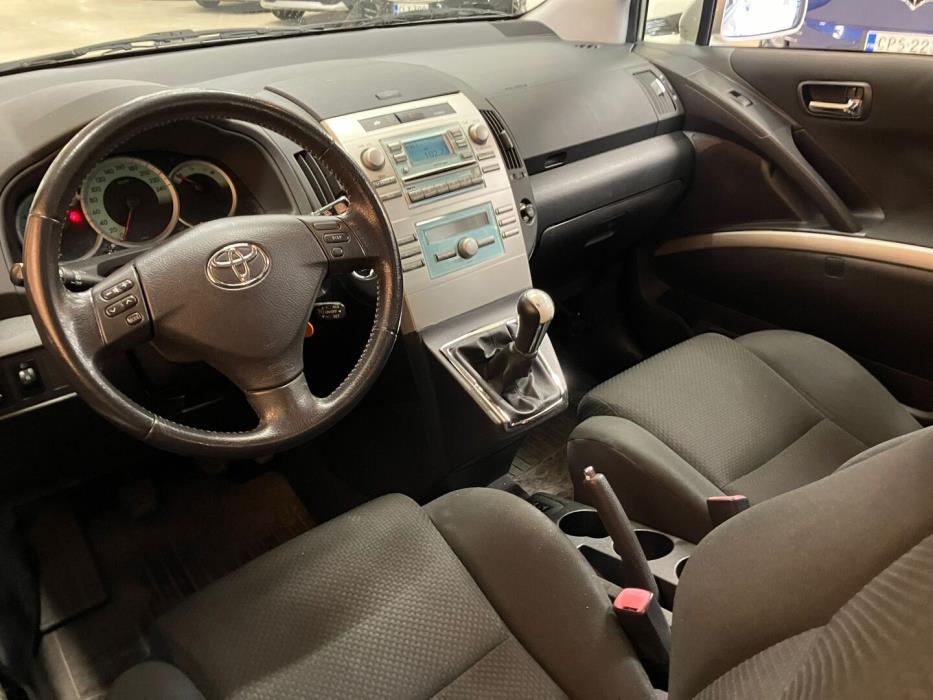 TOYOTA Corolla Verso 2005