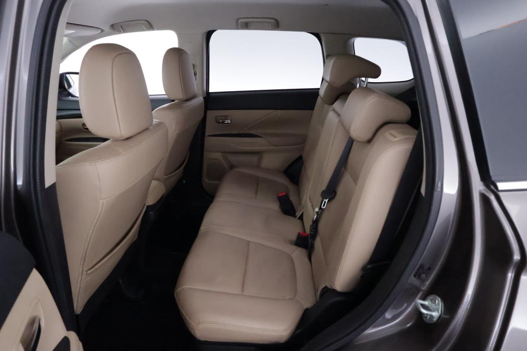MITSUBISHI Outlander 2016