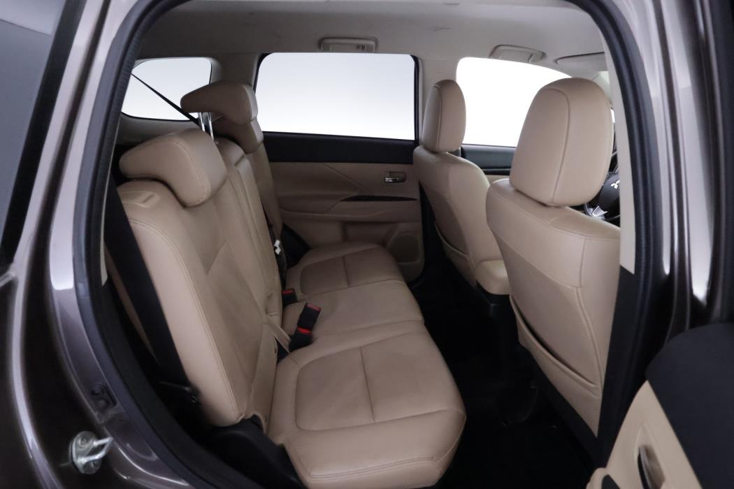 MITSUBISHI Outlander 2016