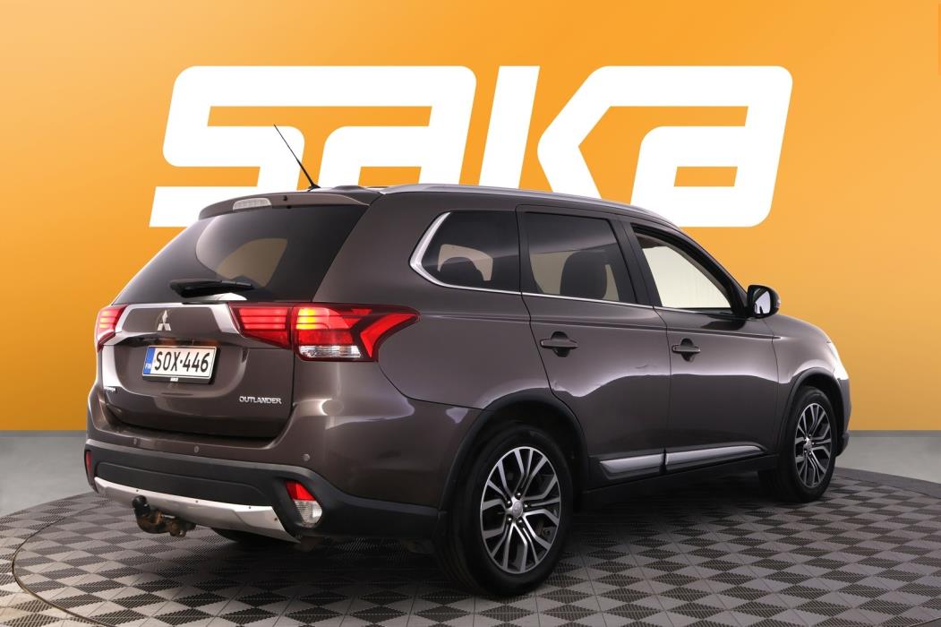 MITSUBISHI Outlander 2016