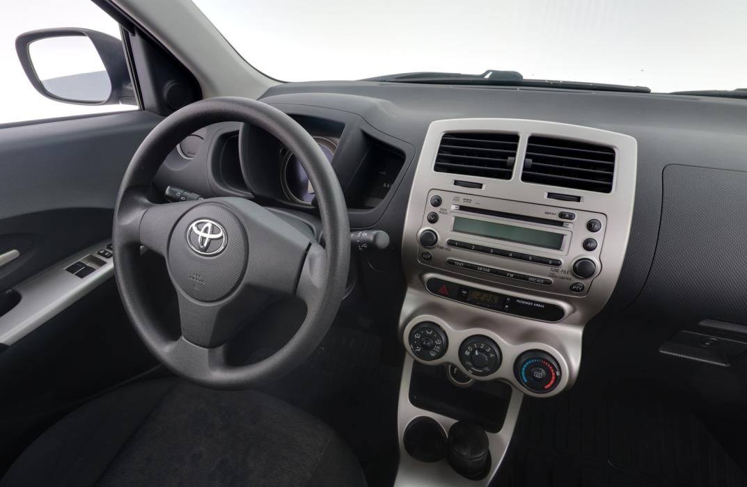 TOYOTA Urban Cruiser 2011