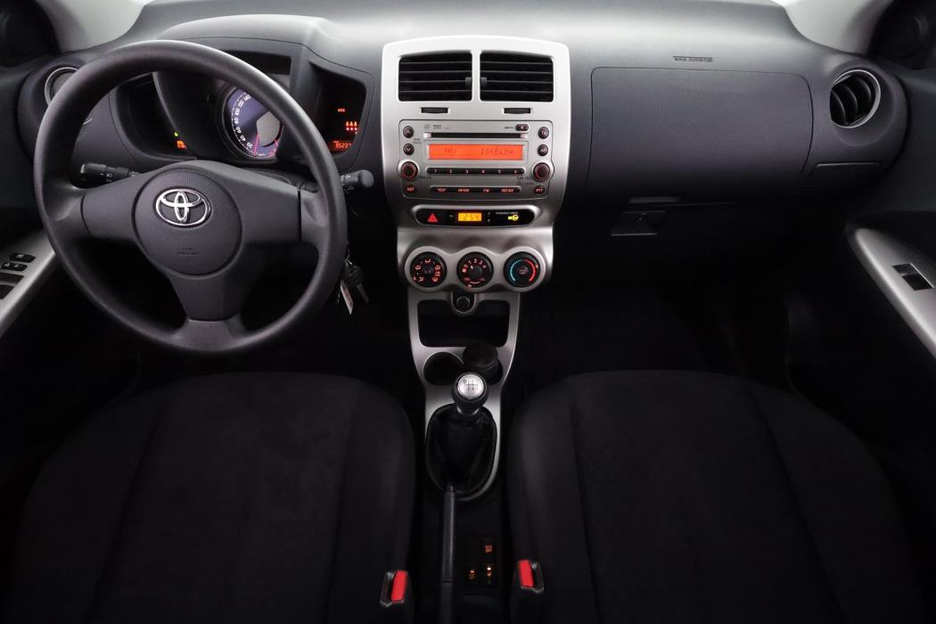 TOYOTA Urban Cruiser 2011