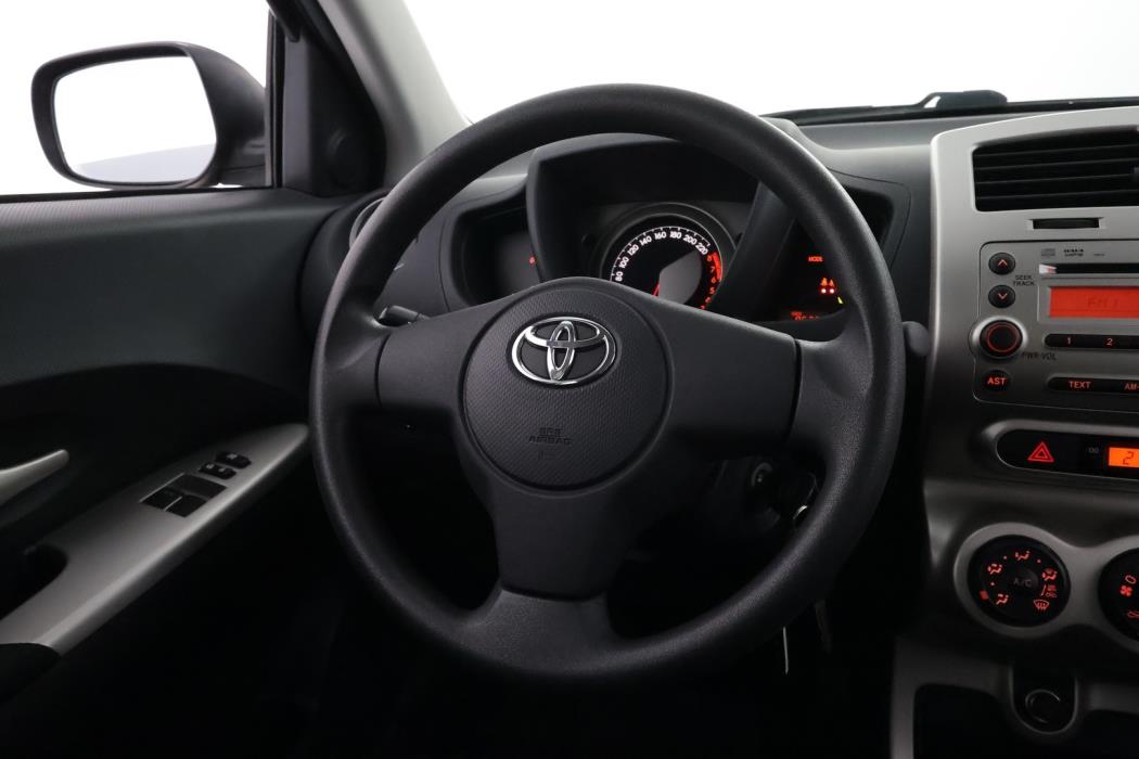 TOYOTA Urban Cruiser 2011