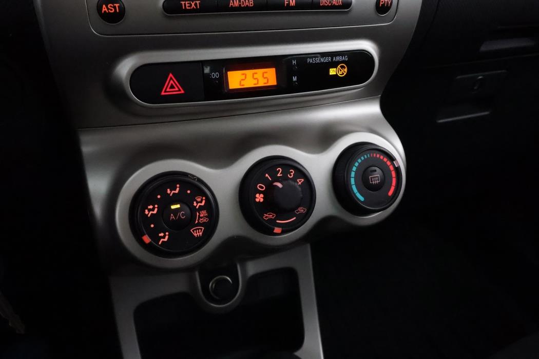 TOYOTA Urban Cruiser 2011