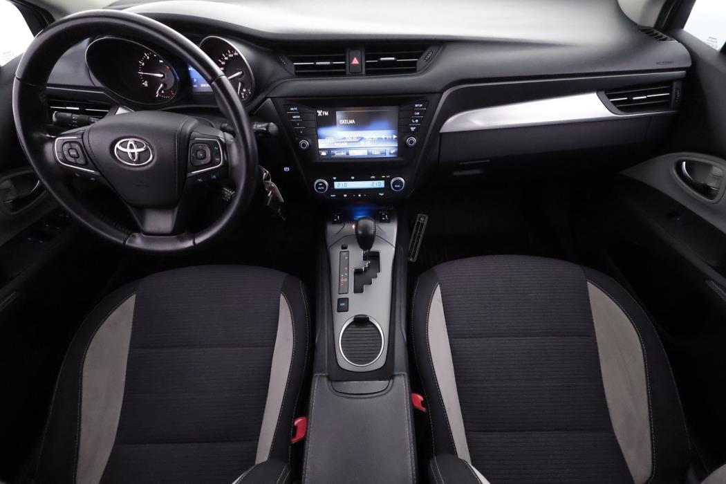 TOYOTA Avensis 2016