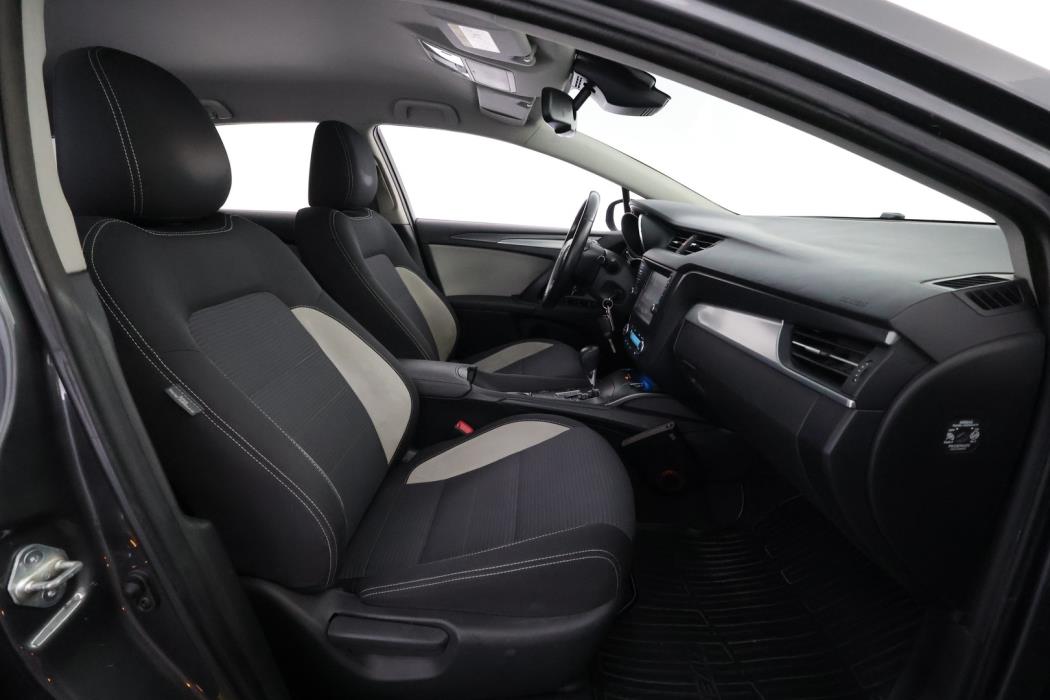 TOYOTA Avensis 2016