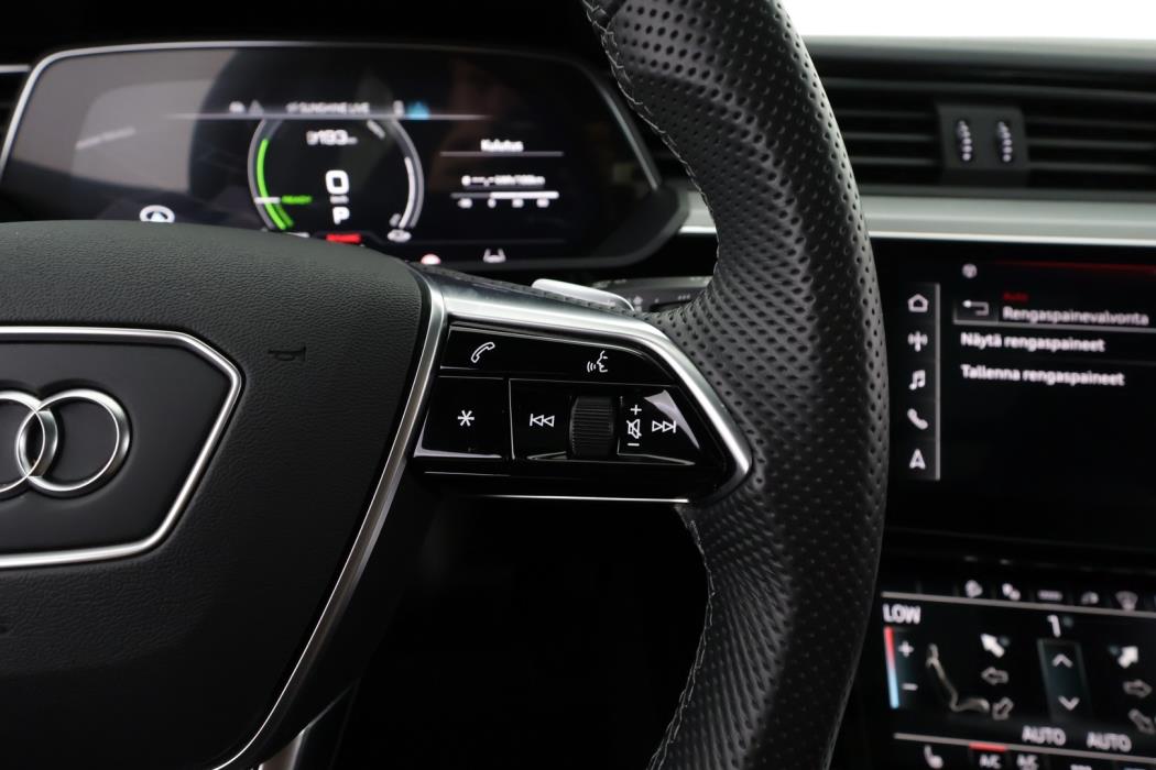 AUDI e-tron 2023