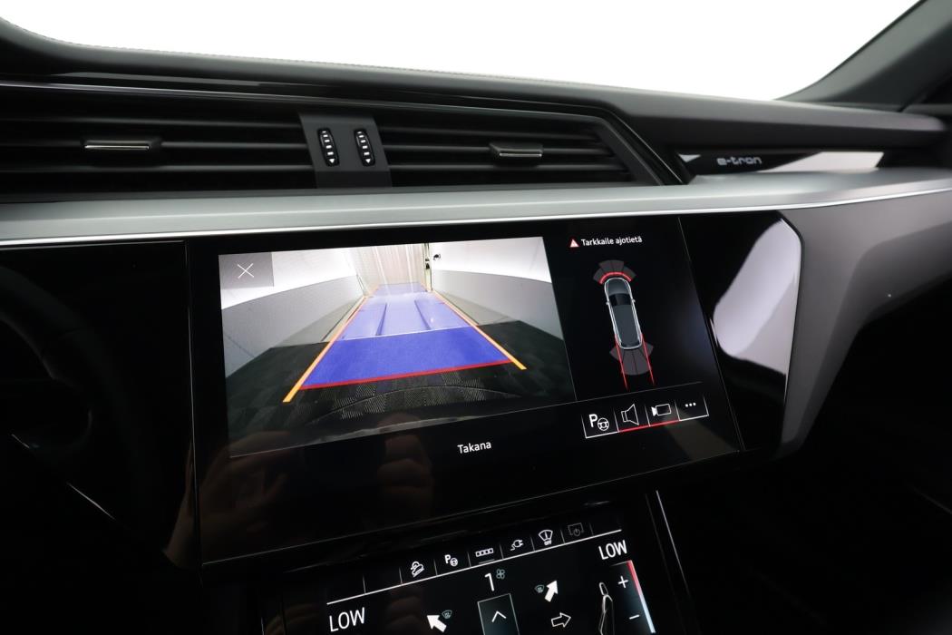AUDI e-tron 2023