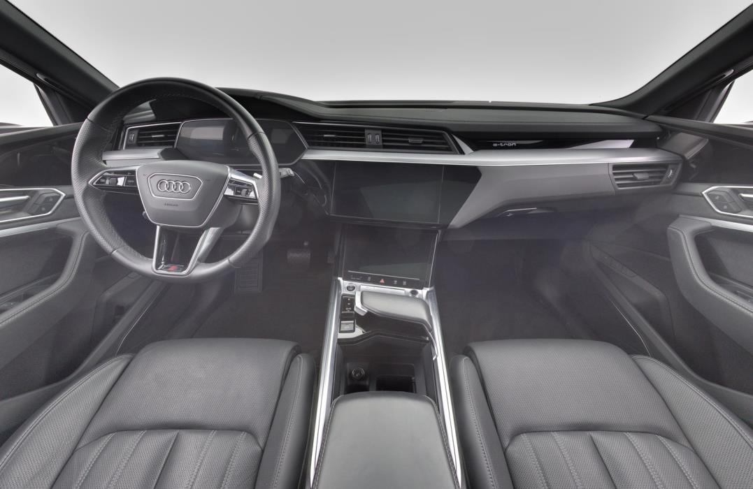 AUDI e-tron 2023