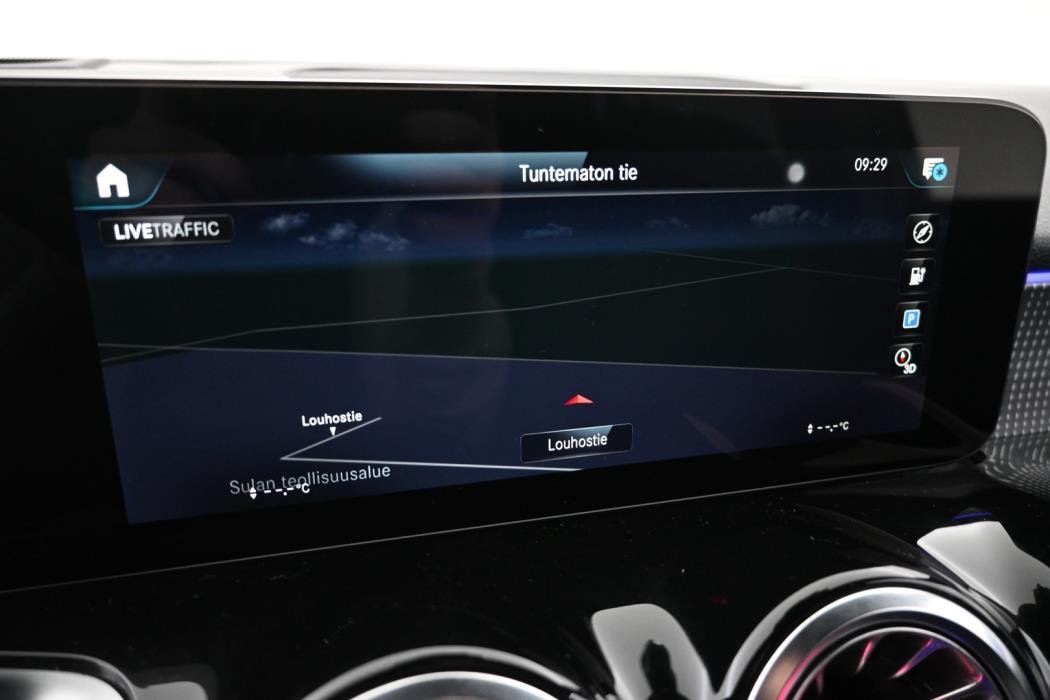 MERCEDES-BENZ EQB 2023