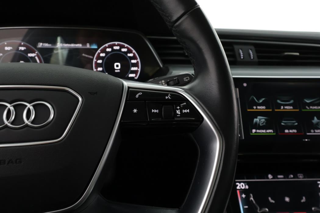 AUDI e-tron 2022