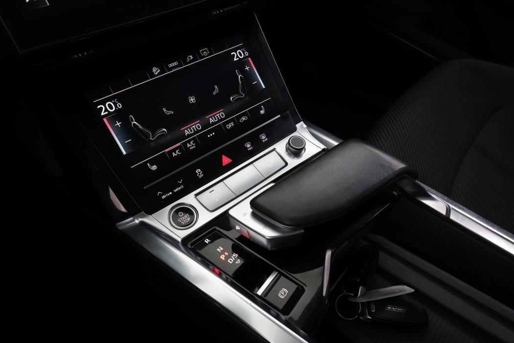 AUDI e-tron 2022