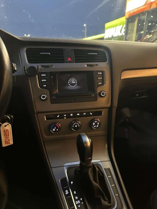 VOLKSWAGEN Golf 2016