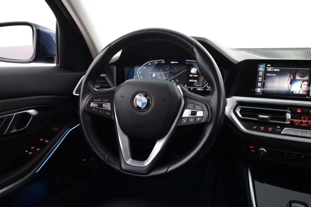 BMW 330 2021
