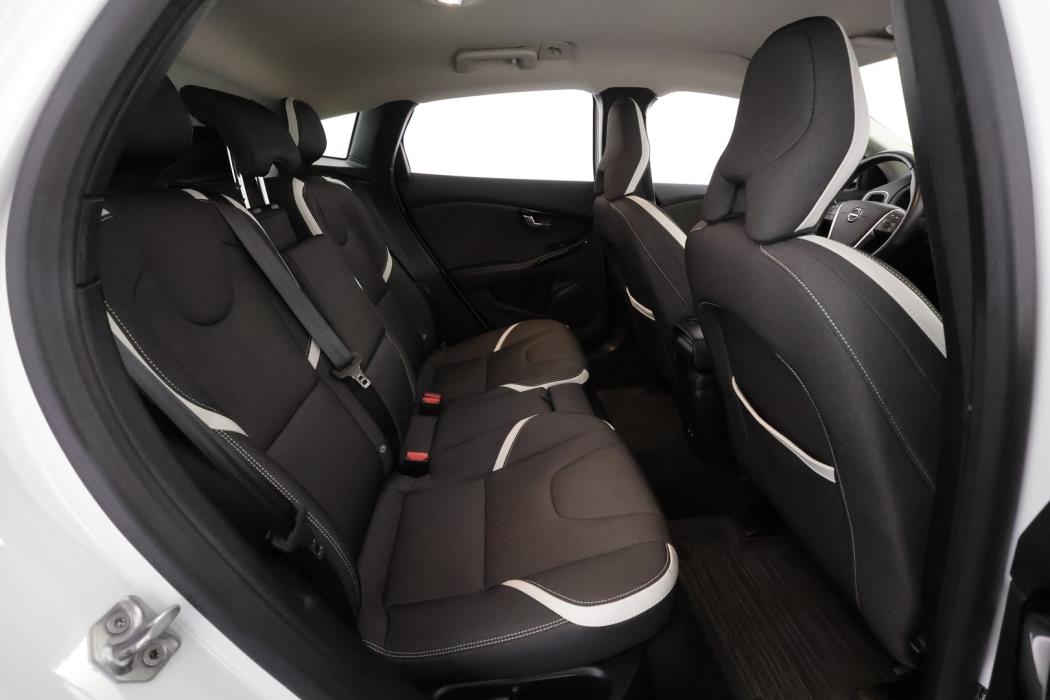 VOLVO V40 2019
