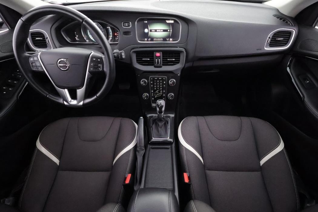 VOLVO V40 2019