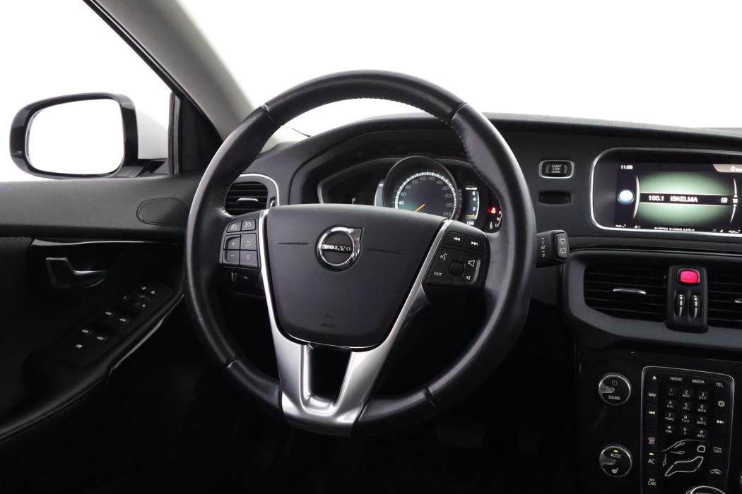VOLVO V40 2019