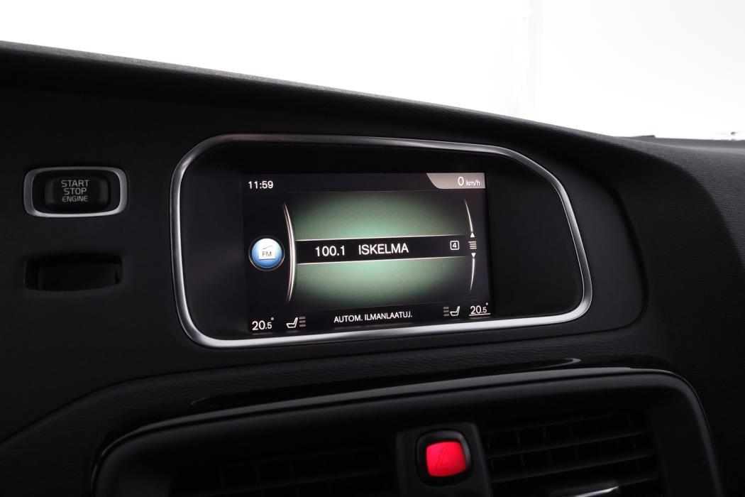 VOLVO V40 2019