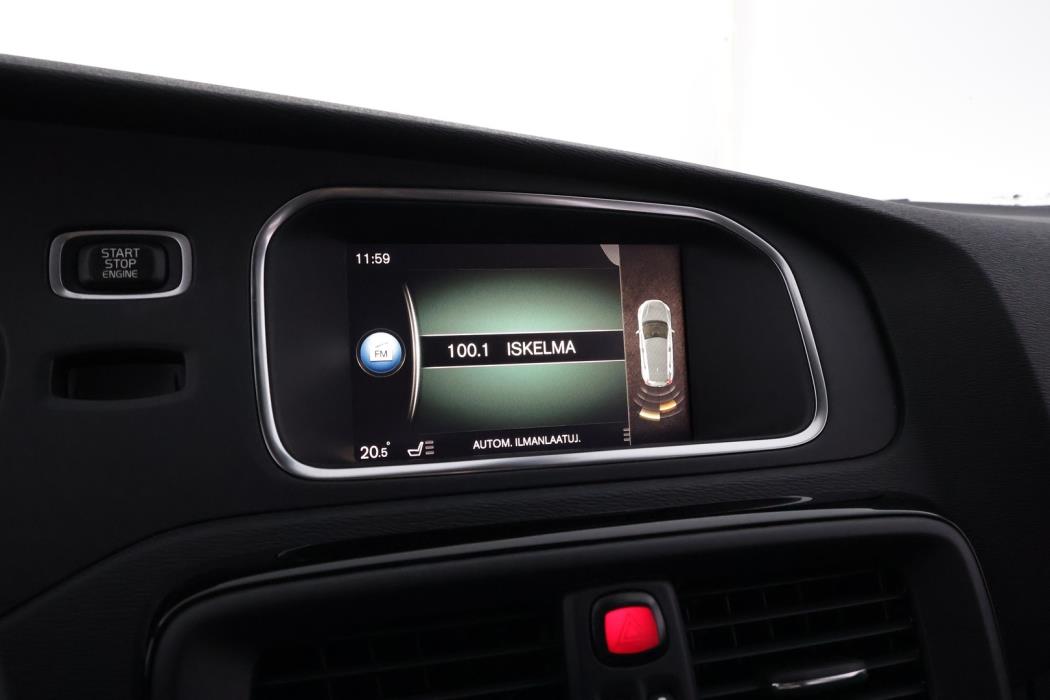VOLVO V40 2019