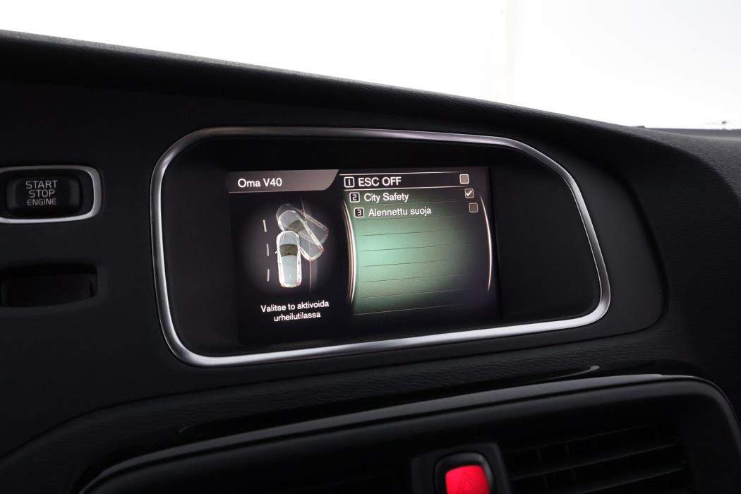 VOLVO V40 2019