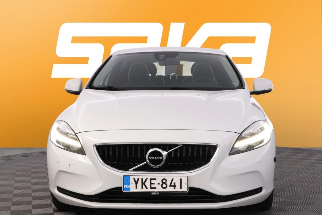 VOLVO V40 2019