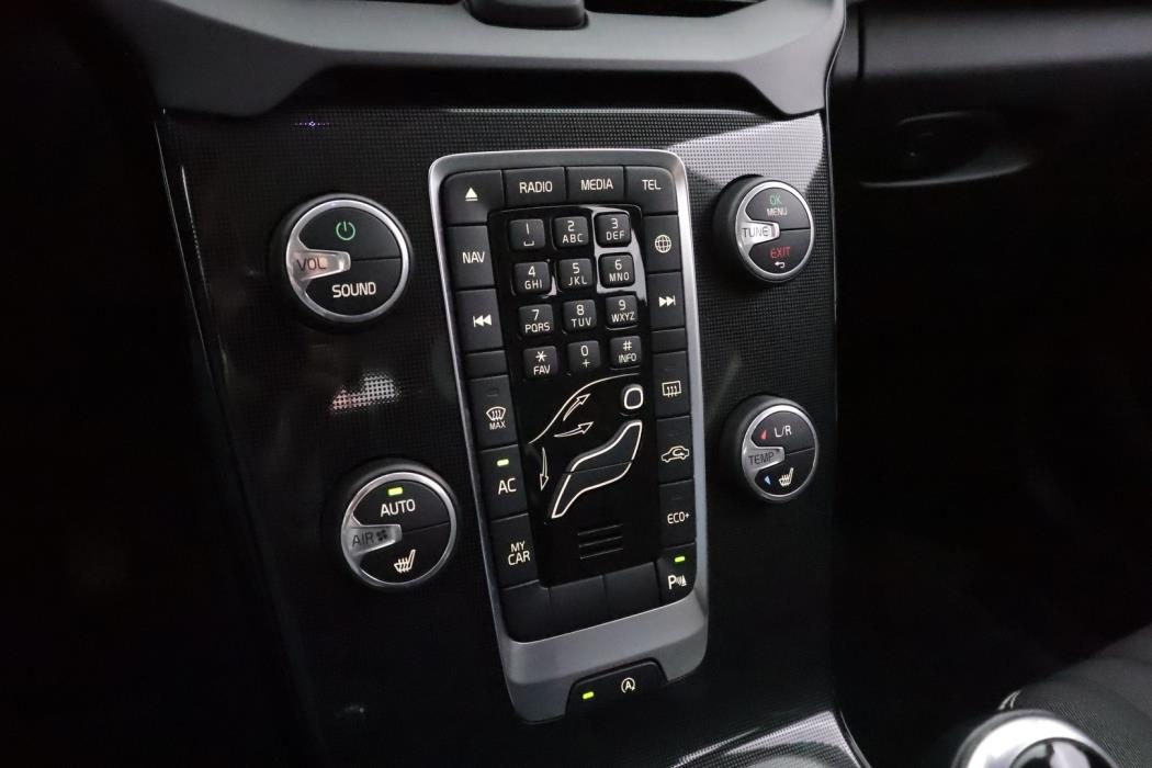 VOLVO V40 2019