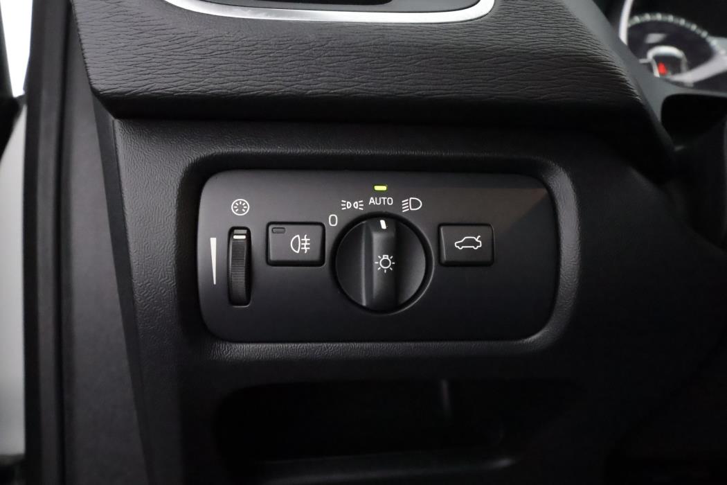 VOLVO V40 2019
