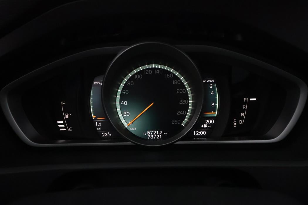 VOLVO V40 2019
