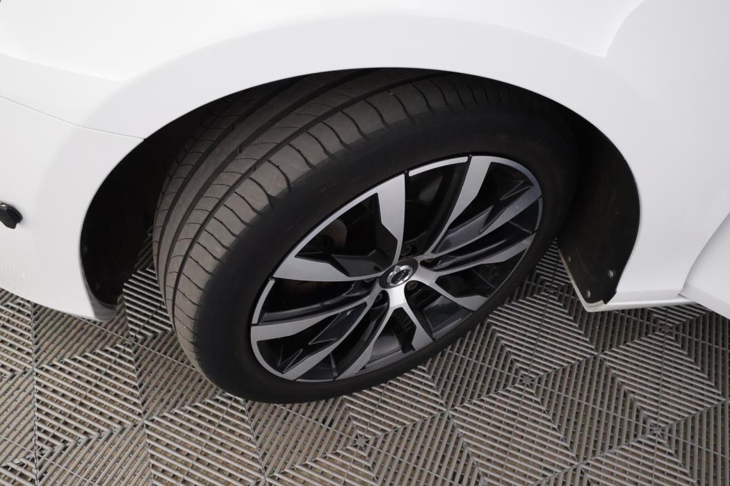 VOLVO V40 2019
