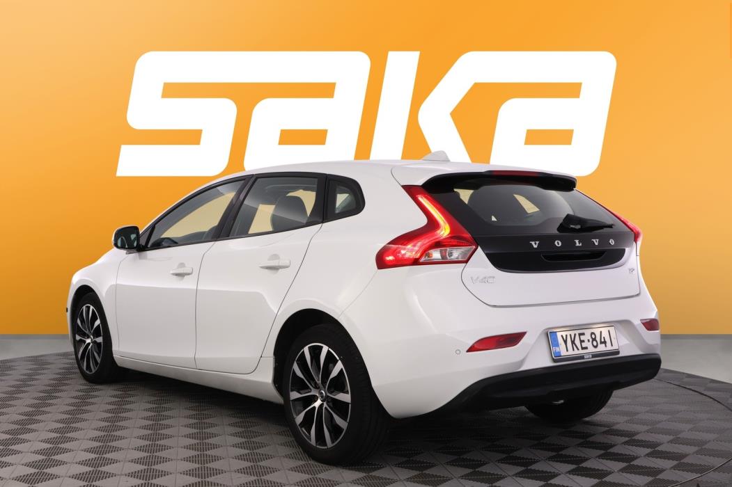 VOLVO V40 2019