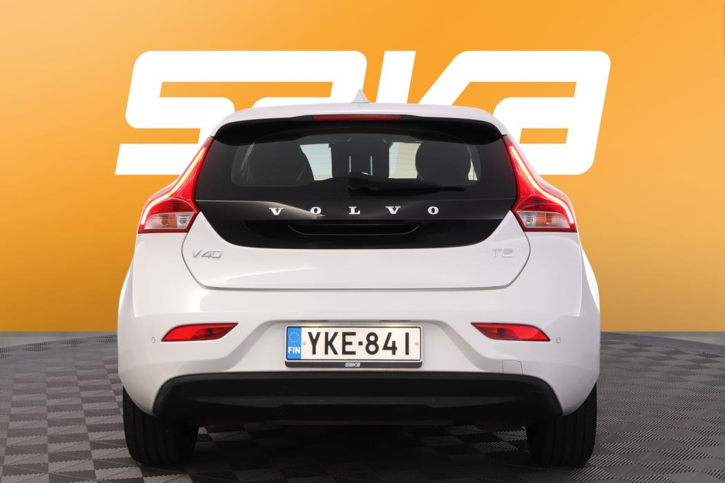 VOLVO V40 2019