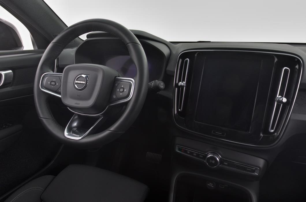 VOLVO XC40 2023