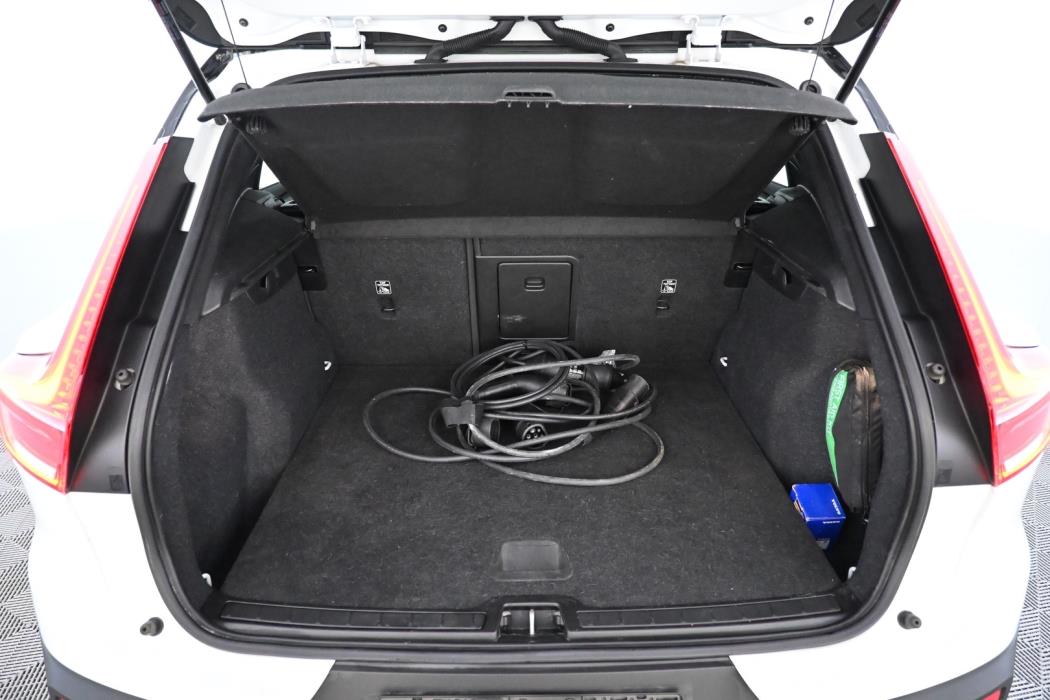 VOLVO XC40 2023